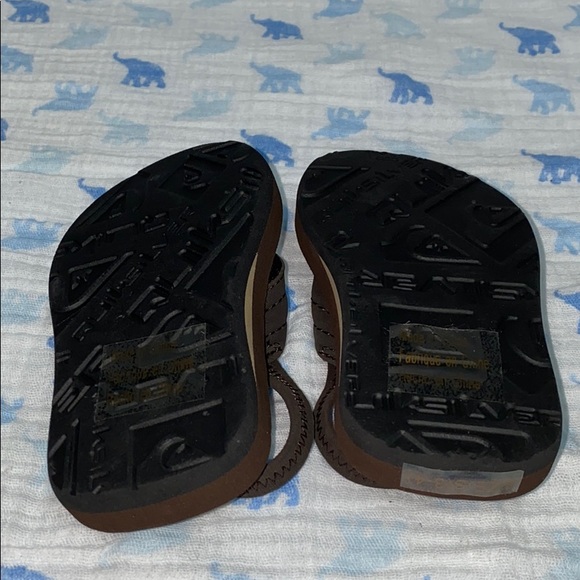NWOT Quicksilver flipflop sandals - Picture 3 of 3